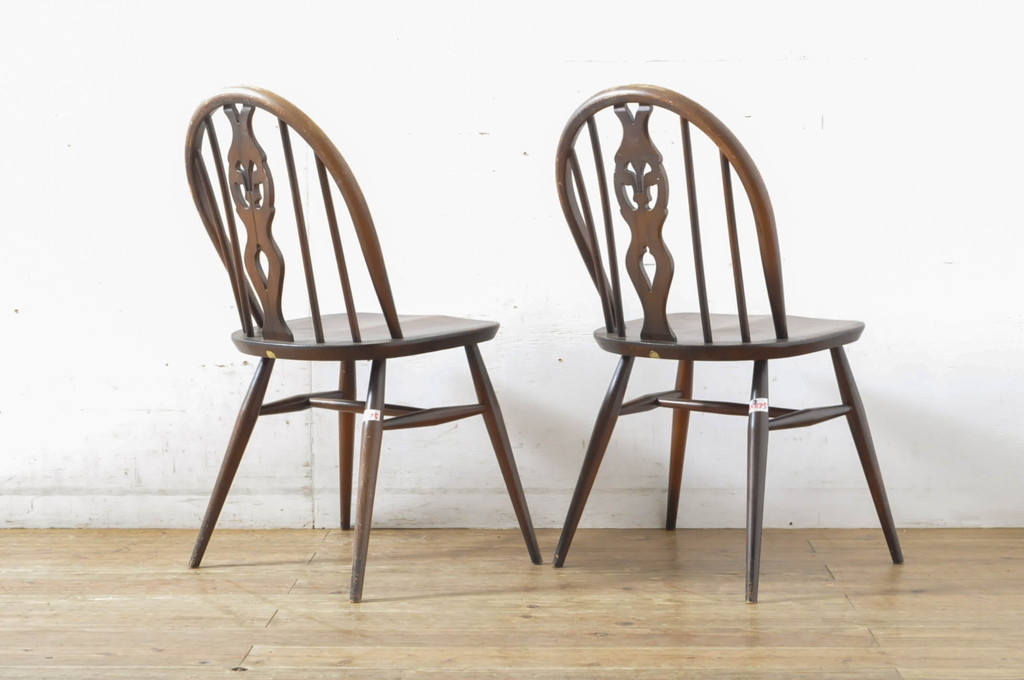 イギリスビンテージ　ERCOL(アーコール)　アザミの透かし彫りが上品な印象を与えるシスルバックチェア2脚セット(椅子、イス、板座チェア、ダイニングチェア、ウィンザーチェア、ウインザーチェア、ヴィンテージ、英国)(R-065622)