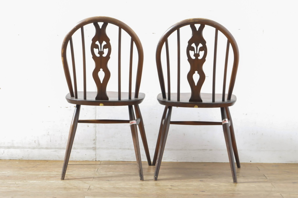 イギリスビンテージ　ERCOL(アーコール)　アザミの透かし彫りが上品な印象を与えるシスルバックチェア2脚セット(椅子、イス、板座チェア、ダイニングチェア、ウィンザーチェア、ウインザーチェア、ヴィンテージ、英国)(R-065622)