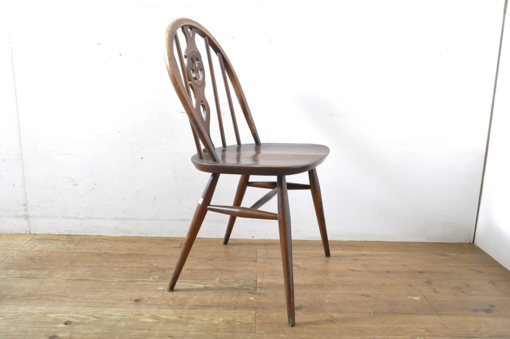 イギリスビンテージ　ERCOL(アーコール)　アザミの透かし彫りが上品な印象を与えるシスルバックチェア2脚セット(椅子、イス、板座チェア、ダイニングチェア、ウィンザーチェア、ウインザーチェア、ヴィンテージ、英国)(R-065622)