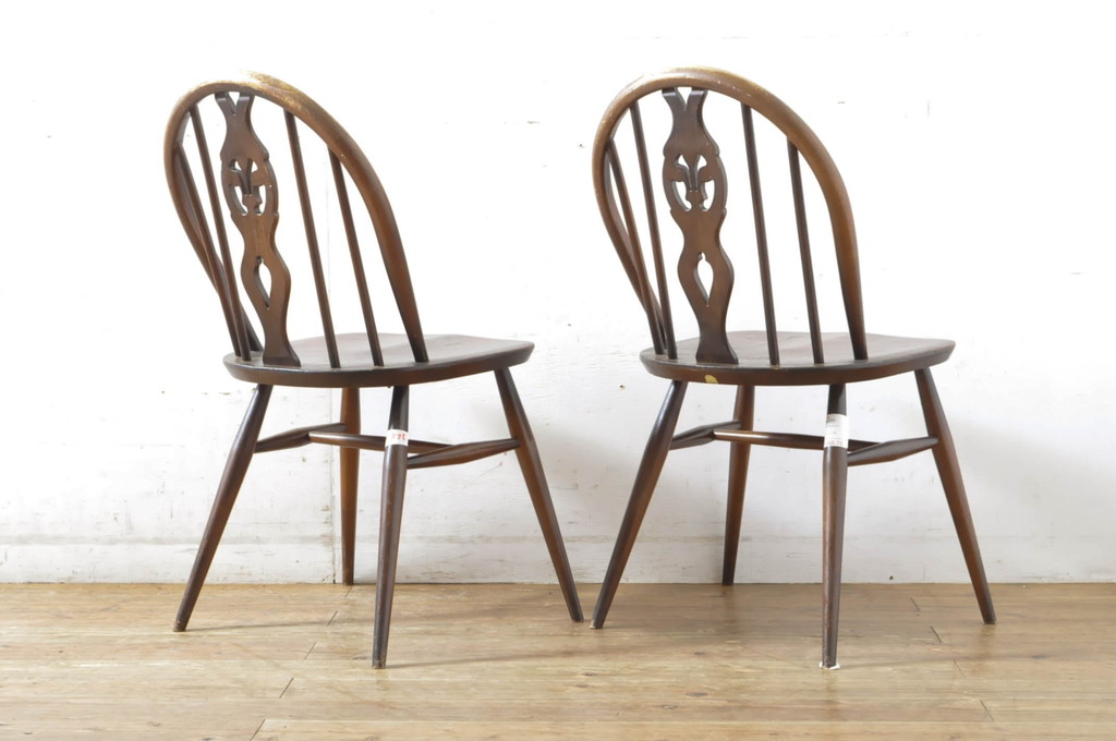 イギリスビンテージ　ERCOL(アーコール)　アザミの透かし彫りが上品な印象を与えるシスルバックチェア2脚セット(椅子、イス、板座チェア、ダイニングチェア、ウィンザーチェア、ウインザーチェア、ヴィンテージ、英国)(R-065623)