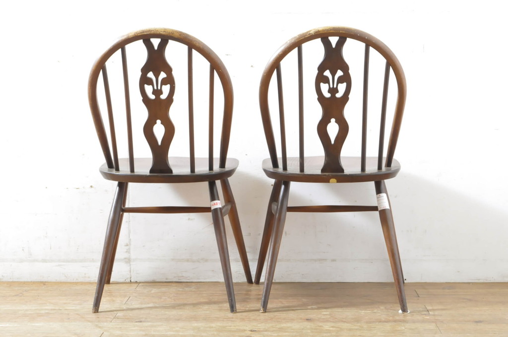 イギリスビンテージ　ERCOL(アーコール)　アザミの透かし彫りが上品な印象を与えるシスルバックチェア2脚セット(椅子、イス、板座チェア、ダイニングチェア、ウィンザーチェア、ウインザーチェア、ヴィンテージ、英国)(R-065623)