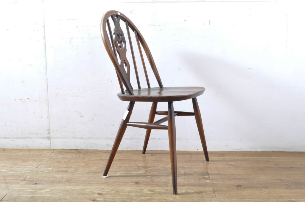 イギリスビンテージ　ERCOL(アーコール)　アザミの透かし彫りが上品な印象を与えるシスルバックチェア2脚セット(椅子、イス、板座チェア、ダイニングチェア、ウィンザーチェア、ウインザーチェア、ヴィンテージ、英国)(R-065623)