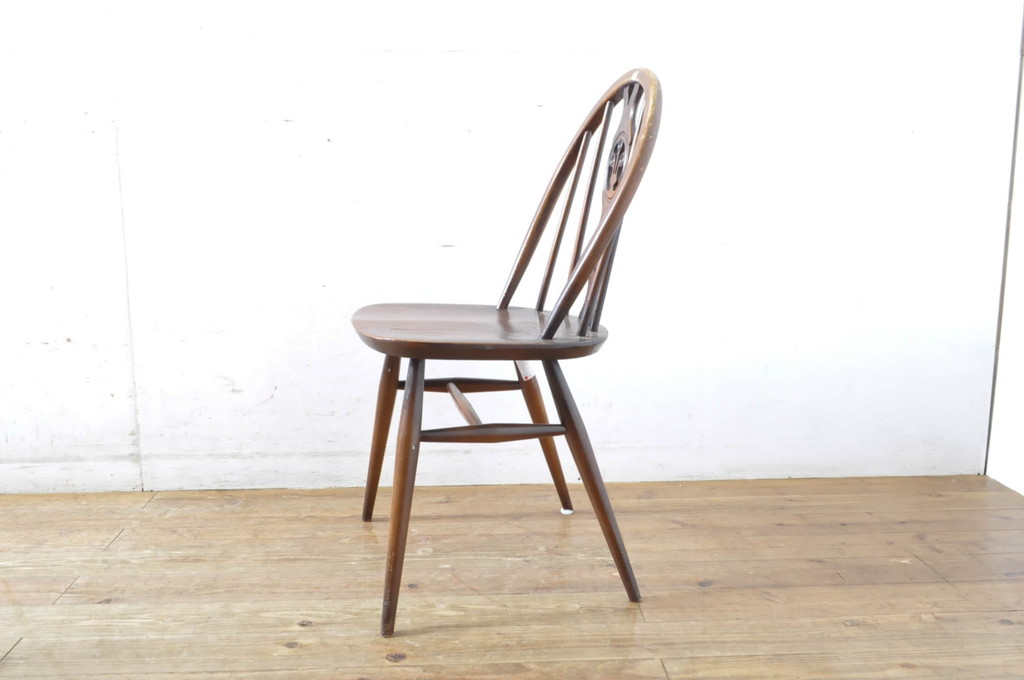 イギリスビンテージ　ERCOL(アーコール)　アザミの透かし彫りが上品な印象を与えるシスルバックチェア2脚セット(椅子、イス、板座チェア、ダイニングチェア、ウィンザーチェア、ウインザーチェア、ヴィンテージ、英国)(R-065623)