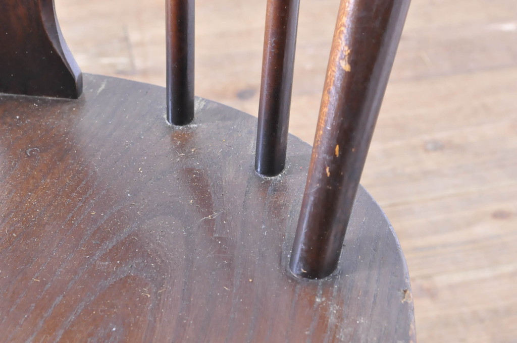 イギリスビンテージ　ERCOL(アーコール)　アザミの透かし彫りが上品な印象を与えるシスルバックチェア2脚セット(椅子、イス、板座チェア、ダイニングチェア、ウィンザーチェア、ウインザーチェア、ヴィンテージ、英国)(R-065623)