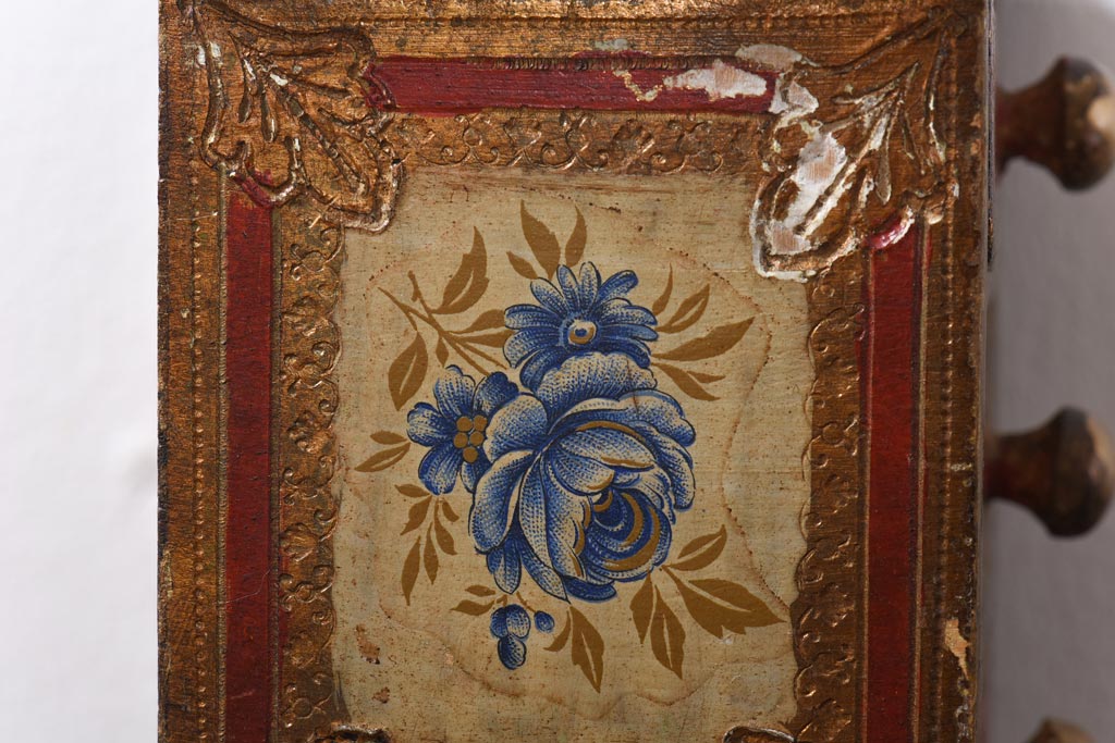 ビンテージ家具　イタリア　ヴィンテージ　フローレンタイン　青い薔薇の絵が目を惹く小さな引き出し(小物入れ、小物収納)