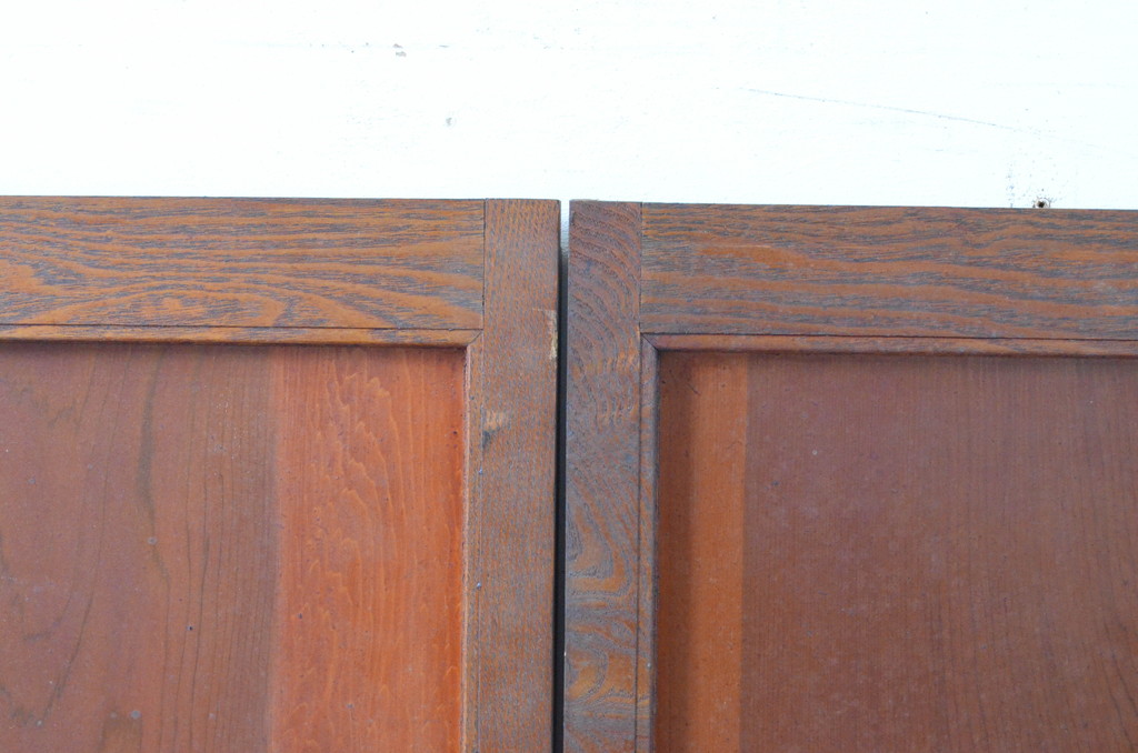 アンティーク建具　タモ材枠　落ち着いた色味が味わい深いシンプルな板戸窓4枚セット(引き戸)(R-065008)