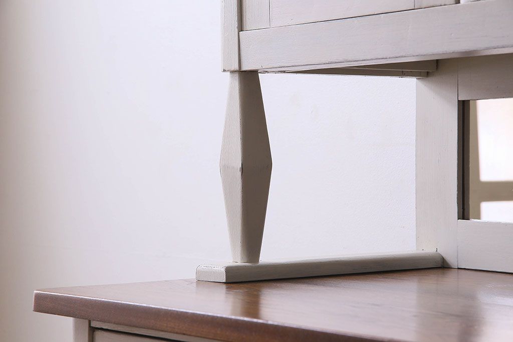 アンティーク家具　フランスアンティーク　色ガラス入り　大振りなカップボード(キャビネット、食器棚、収納棚、戸棚)