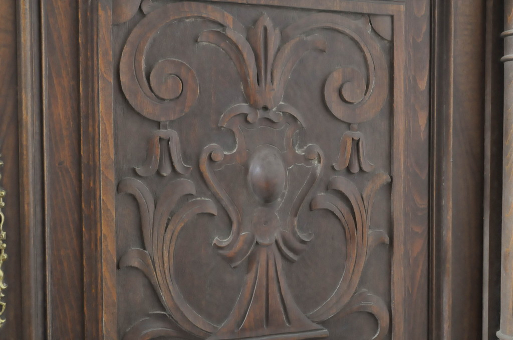フランスアンティーク　彫刻の意匠が見事なサイドボード(収納棚、サイドキャビネット、カウンターテーブル、戸棚、飾り棚、引き出し)(R-064853)