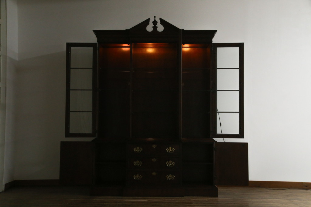 中古　美品　DREXEL HERITAGE(ドレクセルヘリテイジ)　高級感漂う上品なデザインのキャビネット(チャイナキャビネット、収納棚、戸棚、飾り棚、陳列棚、食器棚、カップボード)(R-064882)