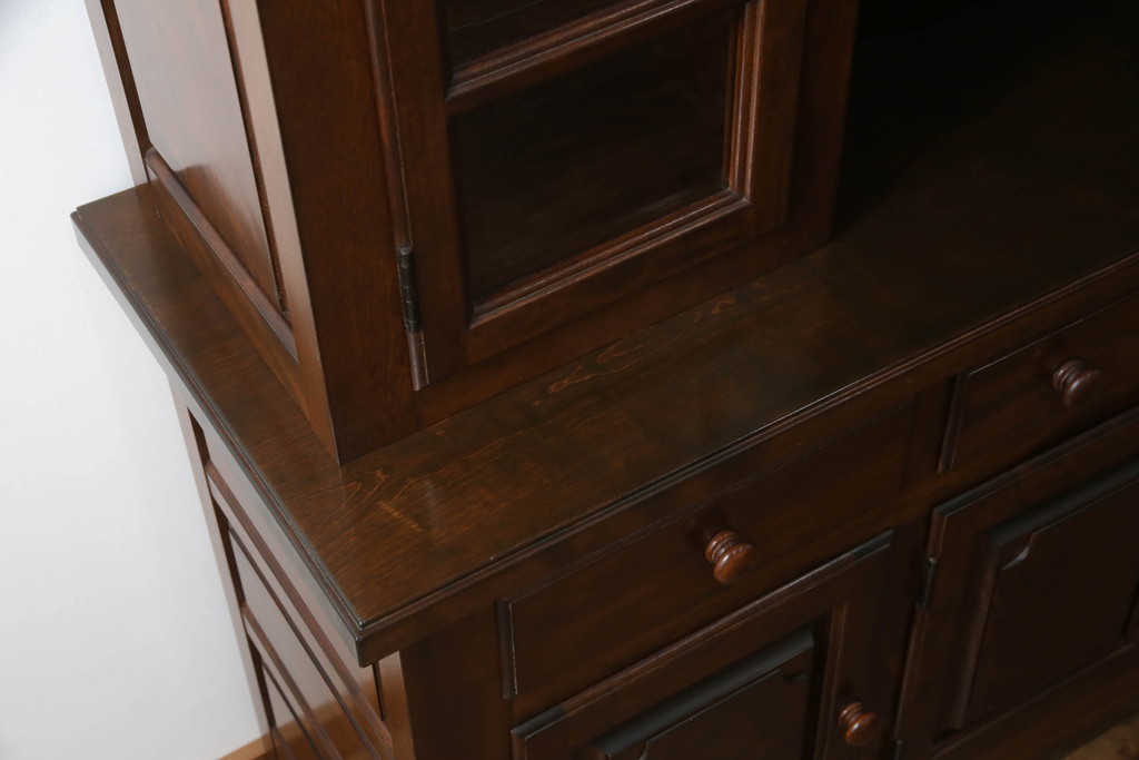 中古　美品　松本民芸家具　西洋の伝統的なデザインをモチーフにしたリネン型食器棚(キャビネット、カップボード、収納棚、戸棚)(定価約142万円)(R-058587)