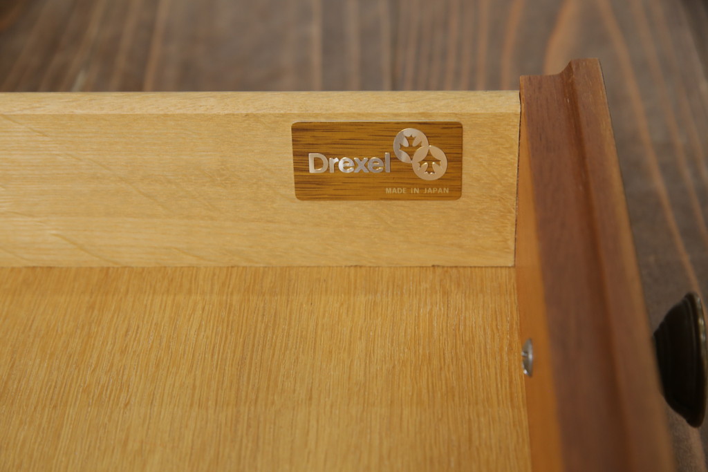 中古　DREXEL HERITAGE(ドレクセルヘリテイジ)　Triune(トライユン)シリーズ　すっきりした佇まいのエンドテーブル(サイドテーブル、ナイトテーブル、飾り台)(定価約21万円)(R-062509)