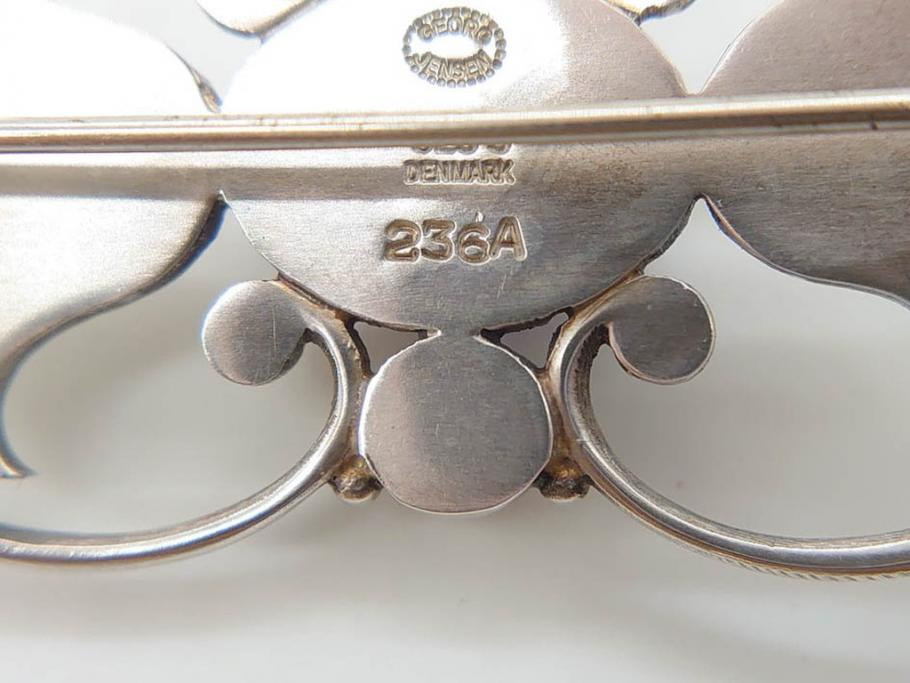 ヴィンテージアクセサリー　デンマーク　GEORG JENSEN(ジョージ・ジェンセン)　236A　シルバー925S　エレガントな装飾デザインが素敵なブローチ(silver、ビンテージ)(R-073362)