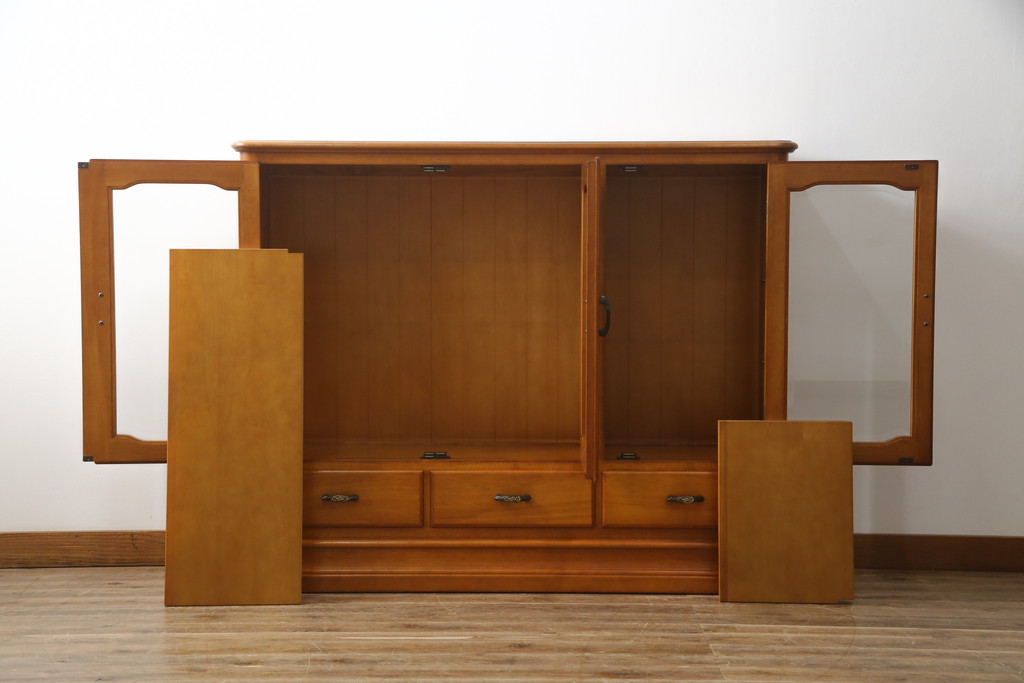 中古　美品　横浜クラシック家具　ダニエル(Daniel)　Etranger(エトランジェ)　E-208　品のある佇まいが魅力的なサイドボード(リビングボード、収納棚、戸棚、飾り棚)(R-076879)