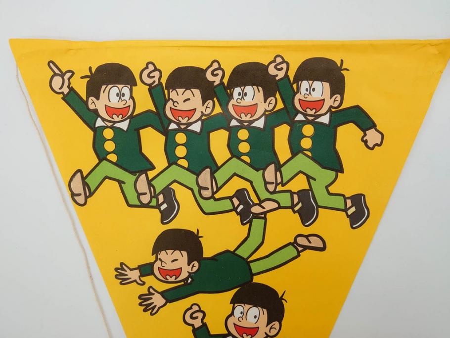超稀少　コビト　おそ松くん　チョコレート　昭和レトロな雰囲気漂う三角のれん(ペナント、東京渡辺製菓、K.K、暖簾、広告、POP、袋付き)(R-073368)