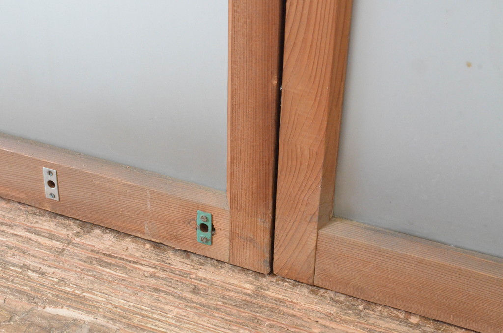アンティーク建具 どこか懐かしい雰囲気を感じる横桟のガラス窓2