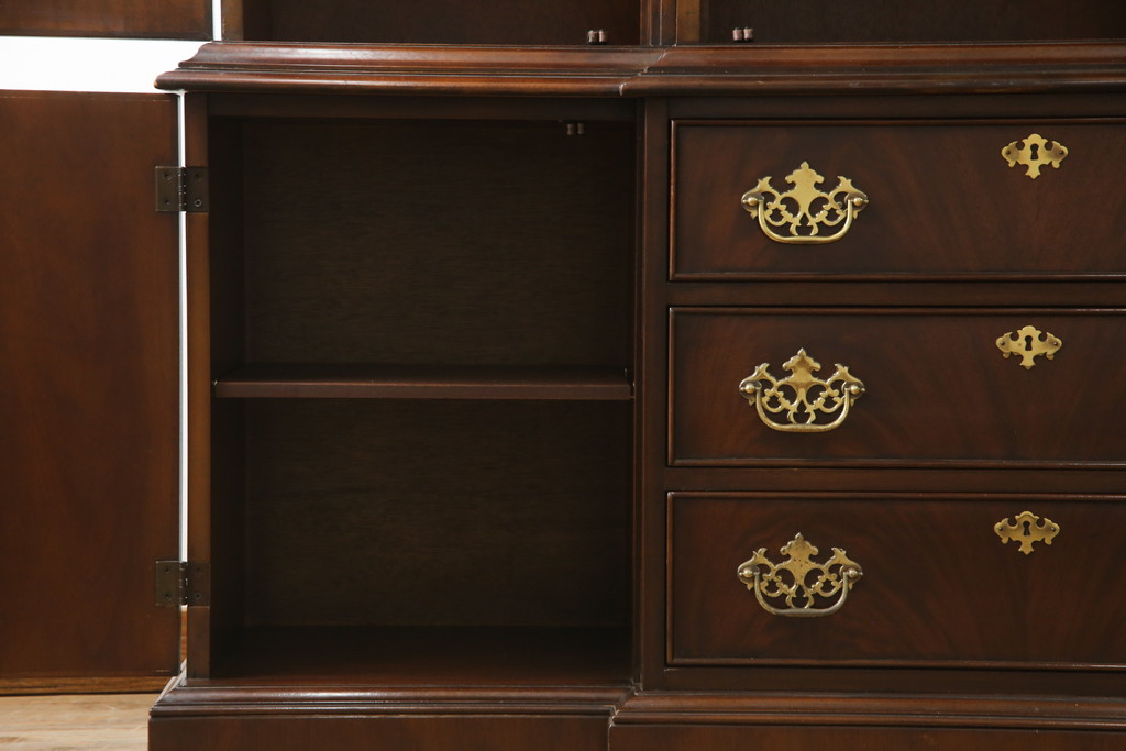 中古　美品　DREXEL HERITAGE(ドレクセルヘリテイジ)　高級感漂う上品なデザインのキャビネット(チャイナキャビネット、収納棚、戸棚、飾り棚、陳列棚、食器棚、カップボード)(R-064882)