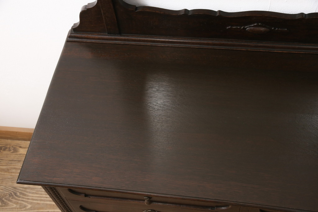 イギリスアンティーク　エレガントな佇まいが魅力的なオーク材製のドレッシクングチェスト(サイドボード、サイドチェスト、キャビネット)(R-047952)