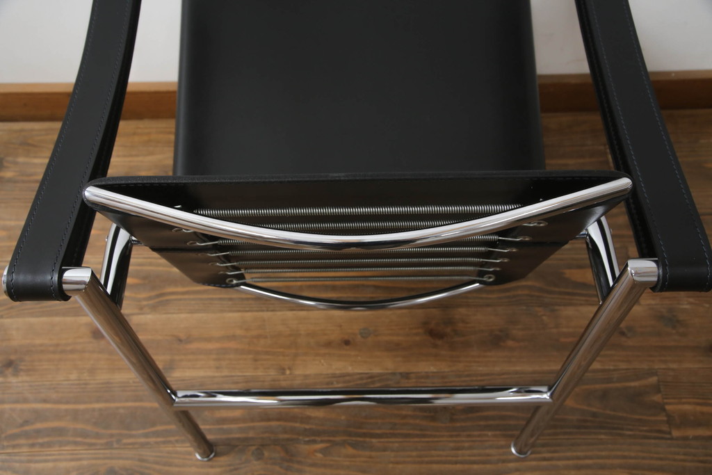 中古　Cassina(カッシーナ)　ル・コルビュジエ(Le Corbusier)　LC1　1 FAUTEUIL DOSSIER BASCULANT　機能性を追求したデザインが素敵なスリングチェア(アームチェア、バスキュランチェア、椅子、イス)(定価約53万円)(R-070543)