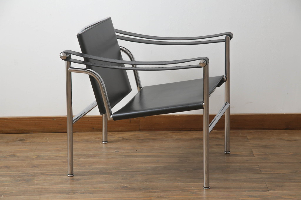 中古　Cassina(カッシーナ)　ル・コルビュジエ(Le Corbusier)　LC1　1 FAUTEUIL DOSSIER BASCULANT　機能性を追求したデザインが素敵なスリングチェア(アームチェア、バスキュランチェア、椅子、イス)(定価約53万円)(R-070544)