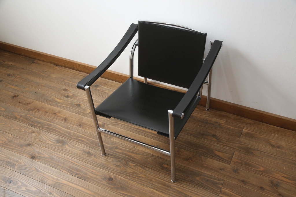 中古　Cassina(カッシーナ)　ル・コルビュジエ(Le Corbusier)　LC1　1 FAUTEUIL DOSSIER BASCULANT　機能性を追求したデザインが素敵なスリングチェア(アームチェア、バスキュランチェア、椅子、イス)(定価約53万円)(R-070544)