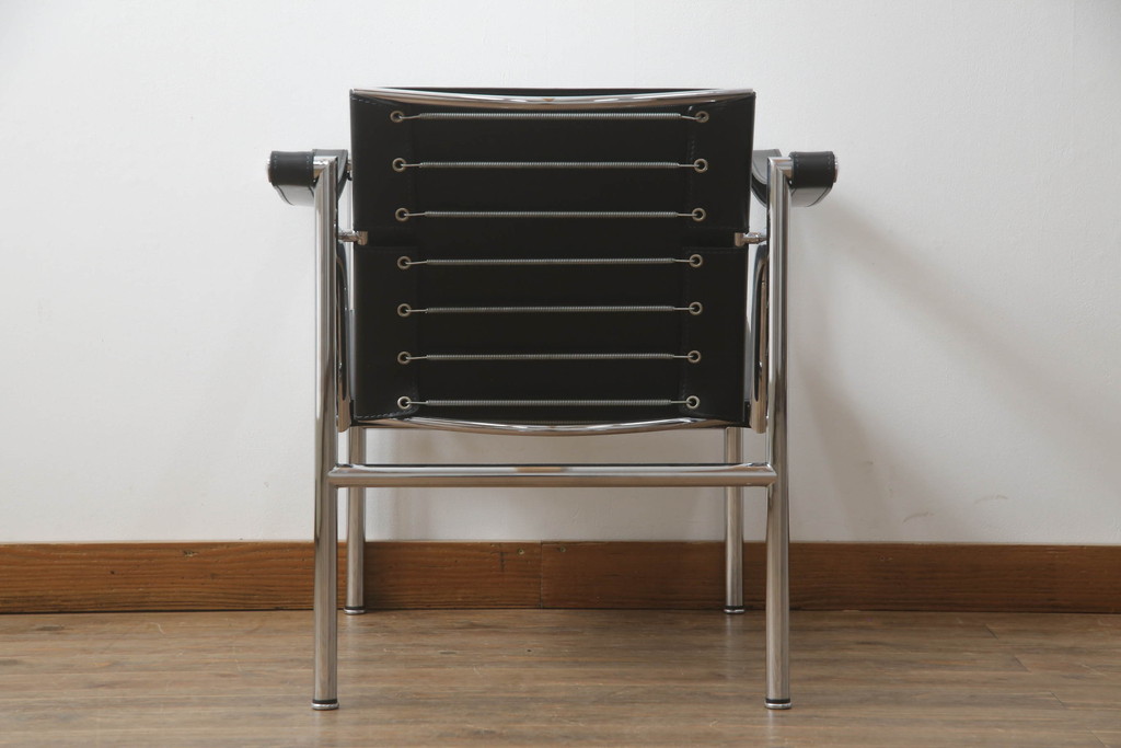 中古　Cassina(カッシーナ)　ル・コルビュジエ(Le Corbusier)　LC1　1 FAUTEUIL DOSSIER BASCULANT　機能性を追求したデザインが素敵なスリングチェア(アームチェア、バスキュランチェア、椅子、イス)(定価約53万円)(R-070544)