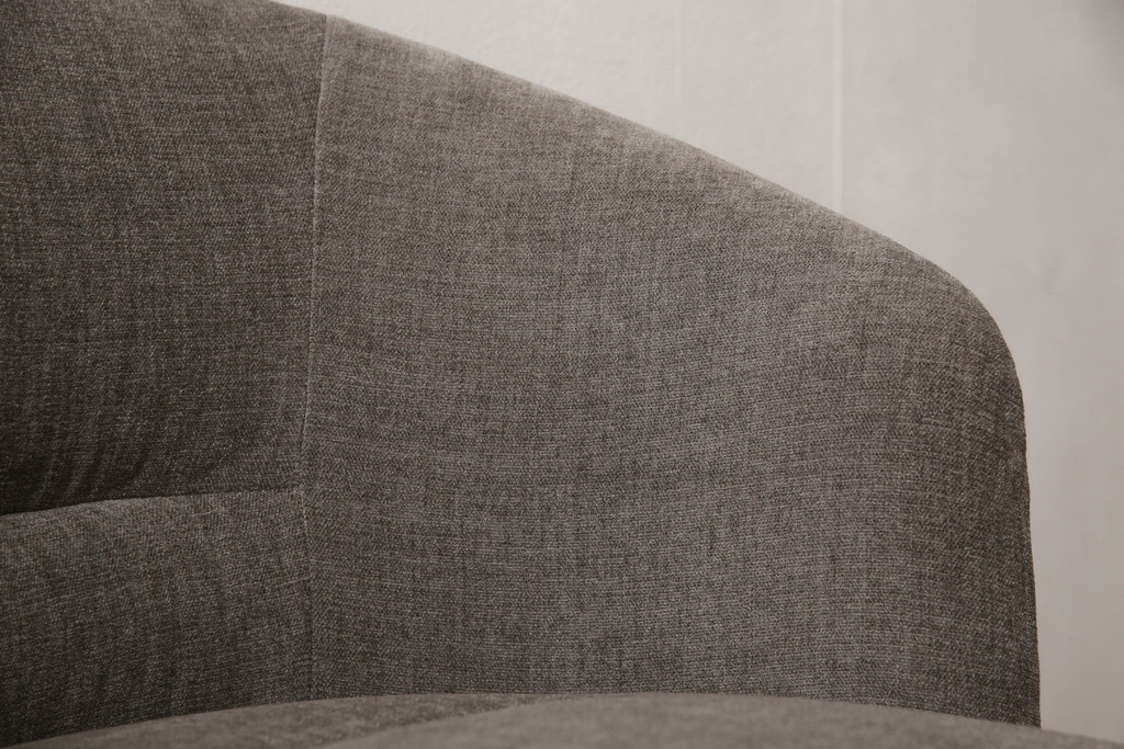 中古　超美品　イタリア　ミノッティ(Minotti)　シンプルモダンなデザインが美しい回転式ダイニングチェア(定価35万円)(回転イス、椅子)(R-061468)