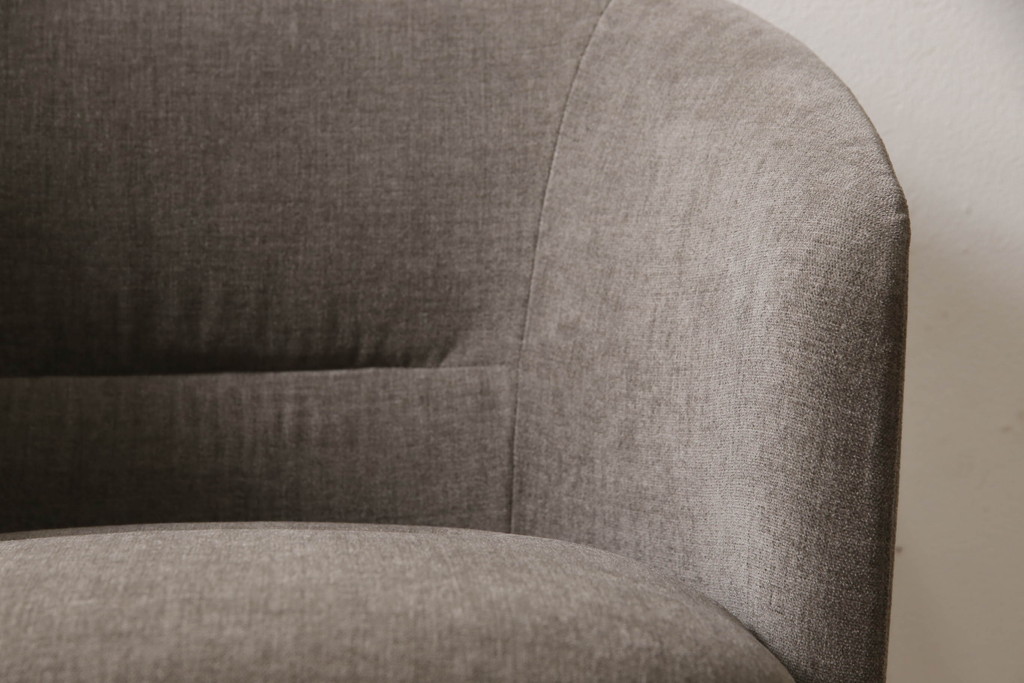 中古　超美品　イタリア　ミノッティ(Minotti)　シンプルモダンなデザインが美しい回転式ダイニングチェア(定価35万円)(回転イス、椅子)(R-061469)