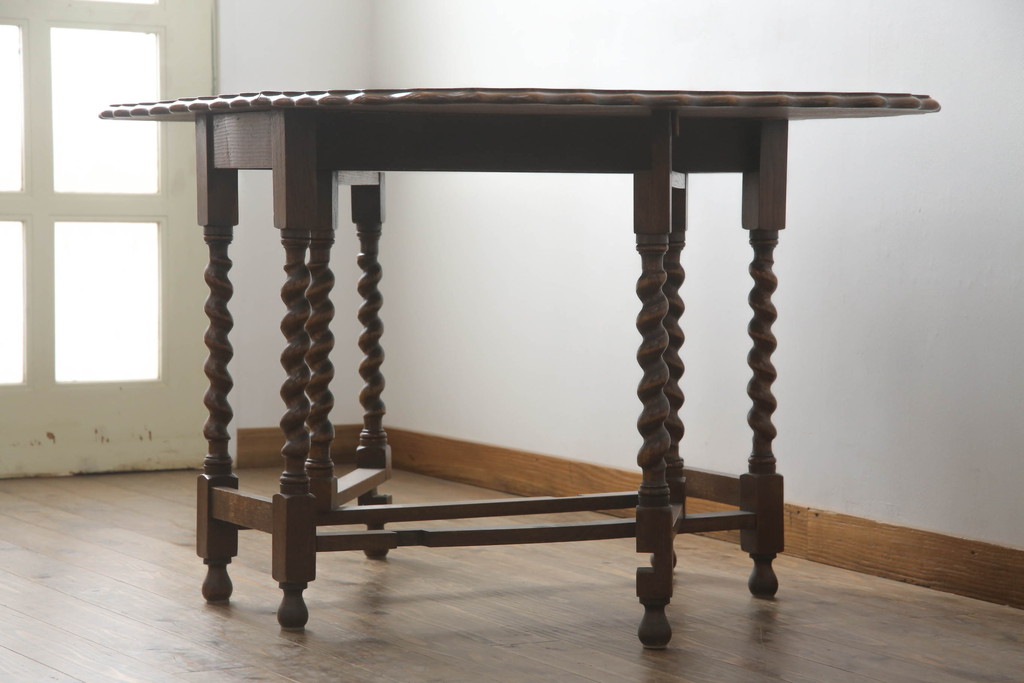 イギリスアンティーク　オーク材　脚のデザインが美しいツイストレッグのバタフライテーブル(エクステンションテーブル、ダイニングテーブル、ラウンドテーブル、2人掛け、4人掛け、食卓、英国)(R-071590)