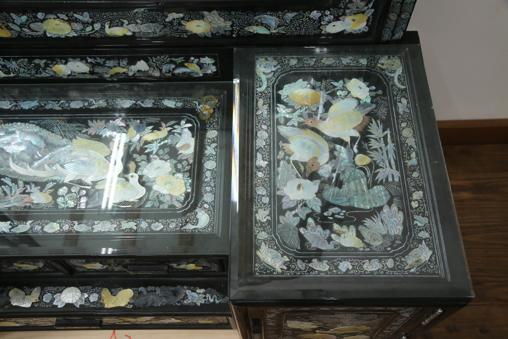 中古　高級品　特大!!　韓国　螺鈿細工　煌びやかで凝った意匠が目を引くドレッサー(鏡台、化粧台、ミラー)(定価約80万円)(R-072574)