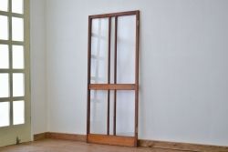 古い木のダイヤガラスドア(扉)