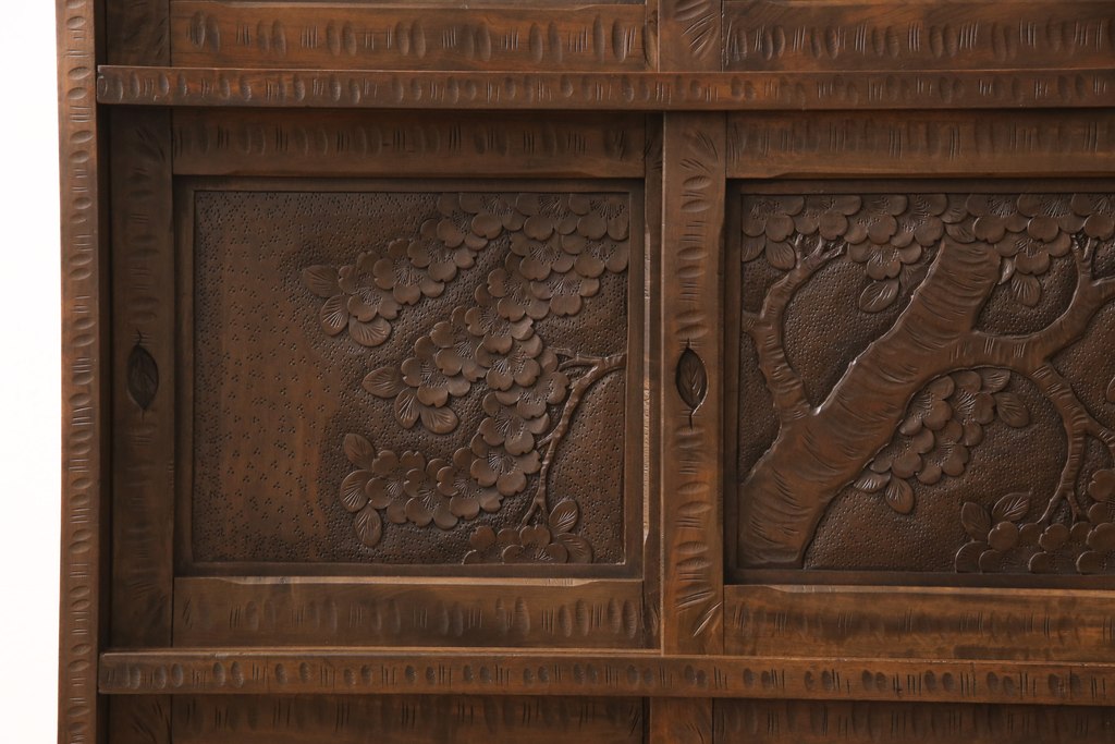 中古　民芸家具　軽井沢彫り　細やかな彫り込みが目を引く下駄箱(収納棚、戸棚)(R-054160)