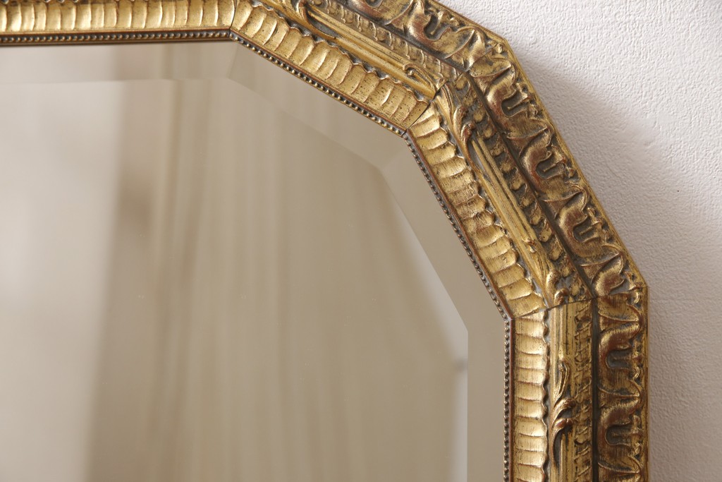 中古　美品　ぐるりと施された装飾が美しいアンティーク風ミラー(鏡)(R-053312)