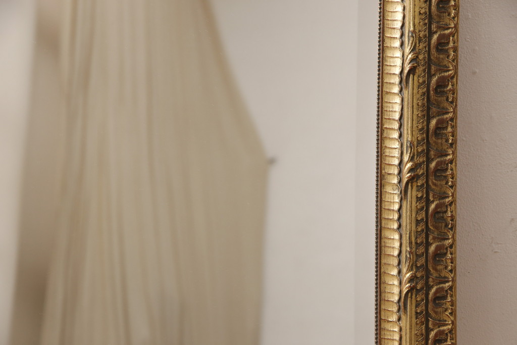 中古　美品　ぐるりと施された装飾が美しいアンティーク風ミラー(鏡)(R-053312)
