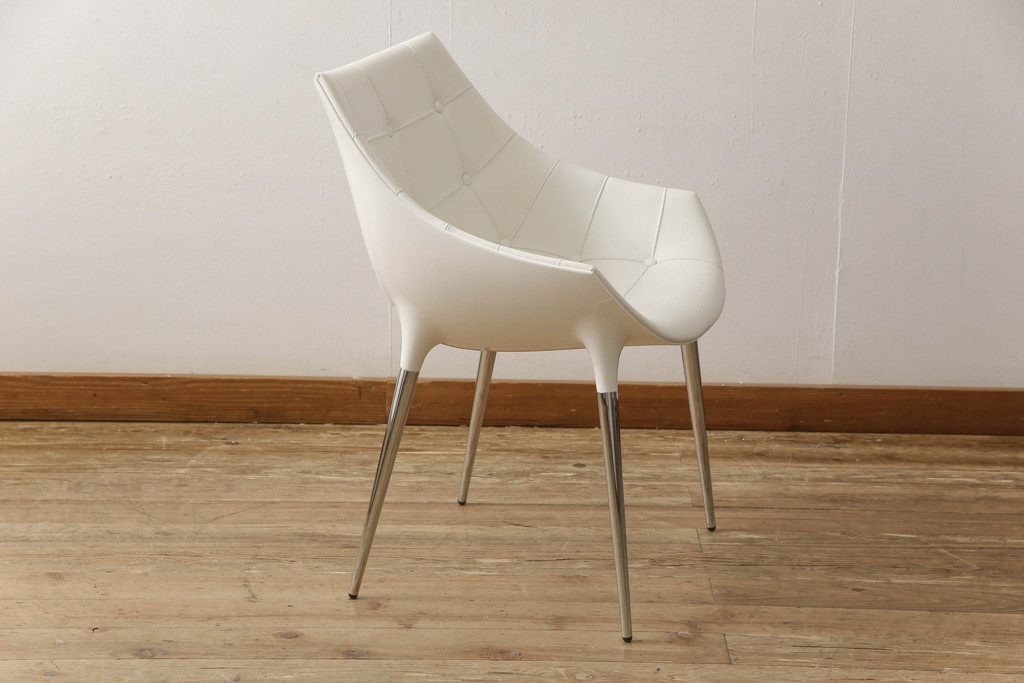 中古　展示品　超美品　Cassinaixc.(カッシーナイクスシー)　Philippe Starck(フィリップ・スタルク)　246　PASSION(パシオン)　本革　丸みのあるボディと華奢な脚のバランスが美しいアームチェア(ダイニングチェア、椅子、イス、レザー)(定価約21万円)(R-060984)