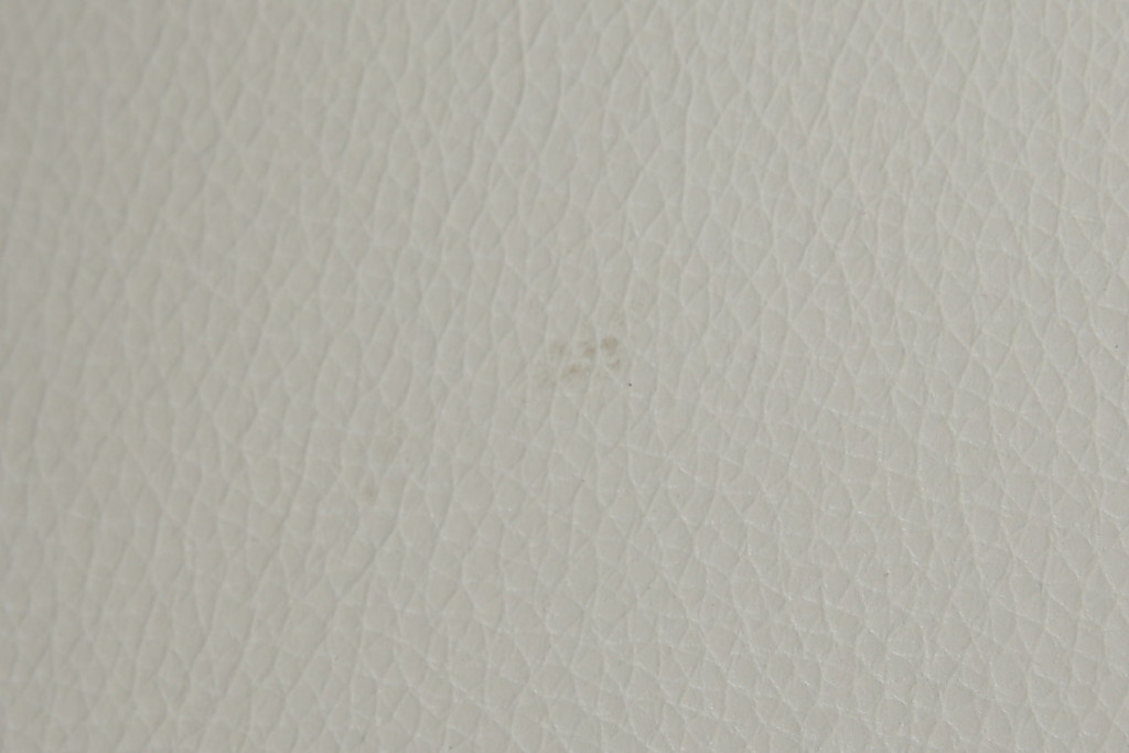 中古　展示品　超美品　Cassinaixc.(カッシーナイクスシー)　Philippe Starck(フィリップ・スタルク)　246　PASSION(パシオン)　本革　丸みのあるボディと華奢な脚のバランスが美しいアームチェア(ダイニングチェア、椅子、イス、レザー)(定価約21万円)(R-060984)