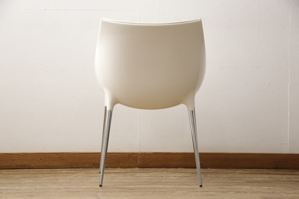 中古　展示品　超美品　Cassinaixc.(カッシーナイクスシー)　Philippe Starck(フィリップ・スタルク)　246　PASSION(パシオン)　本革　丸みのあるボディと華奢な脚のバランスが美しいアームチェア(ダイニングチェア、椅子、イス、レザー)(定価約21万円)(R-060984)
