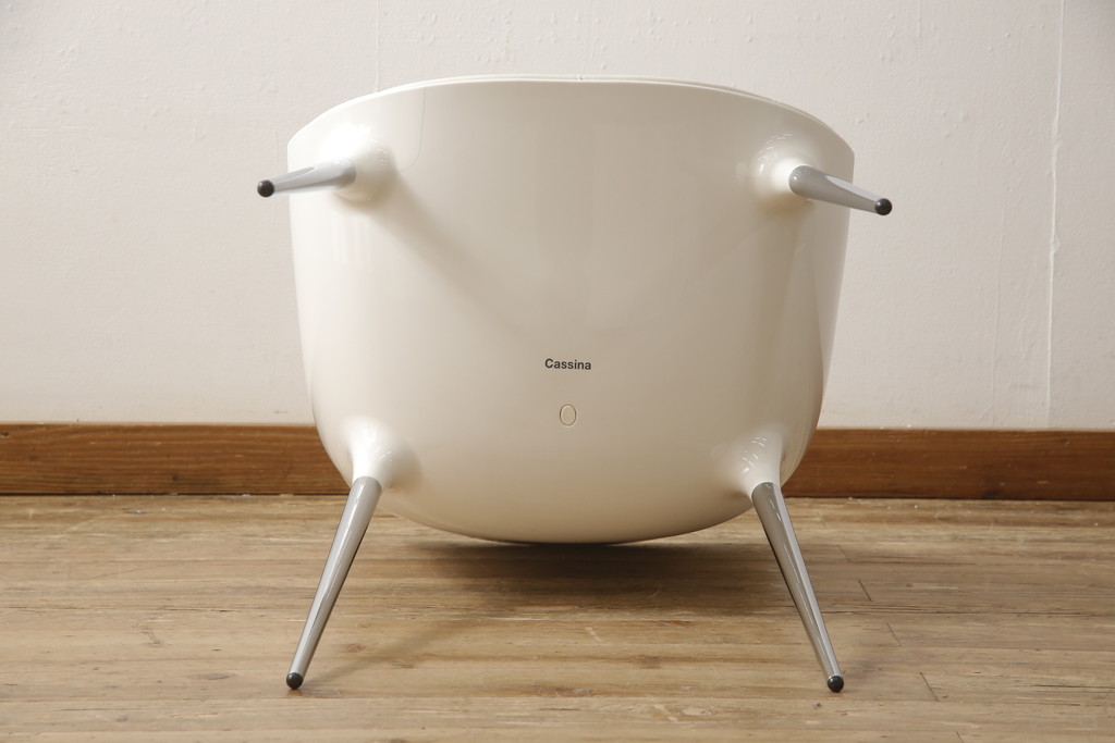中古　展示品　超美品　Cassinaixc.(カッシーナイクスシー)　Philippe Starck(フィリップ・スタルク)　246　PASSION(パシオン)　本革　丸みのあるボディと華奢な脚のバランスが美しいアームチェア(ダイニングチェア、椅子、イス、レザー)(定価約21万円)(R-060984)