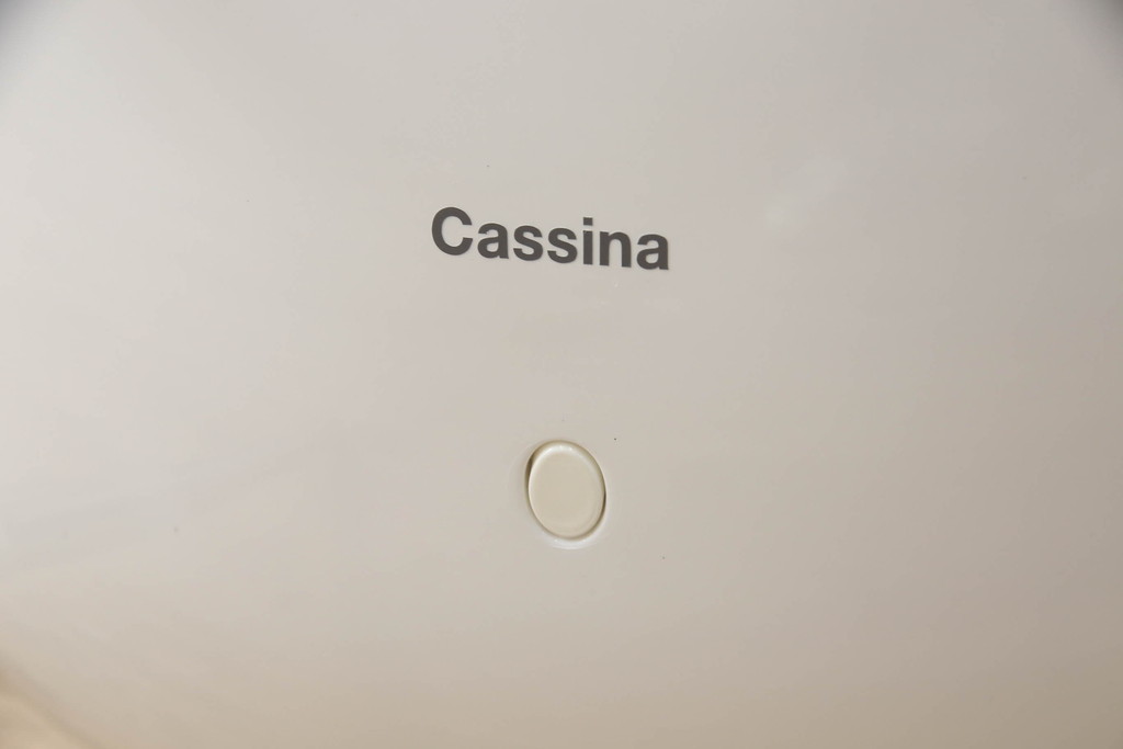 中古　展示品　超美品　Cassinaixc.(カッシーナイクスシー)　Philippe Starck(フィリップ・スタルク)　246　PASSION(パシオン)　本革　丸みのあるボディと華奢な脚のバランスが美しいアームチェア(ダイニングチェア、椅子、イス、レザー)(定価約21万円)(R-060984)
