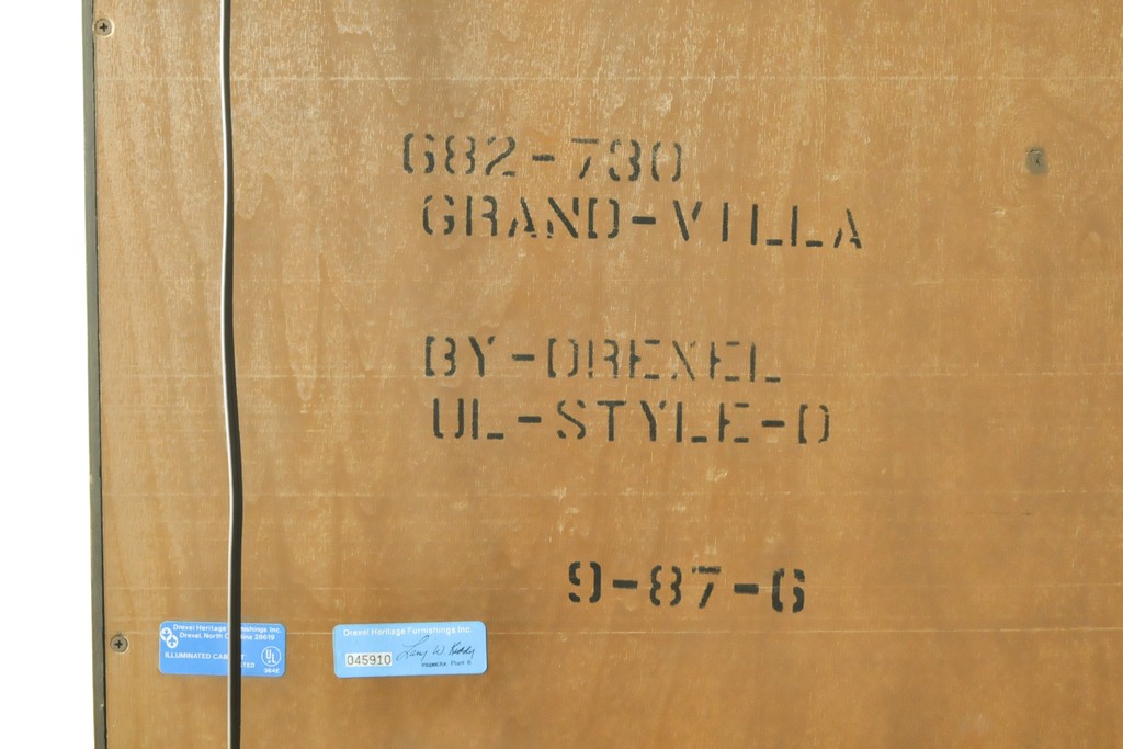 中古　美品　DREXEL HERITAGE(ドレクセルヘリテイジ)　Grand Villa(グランドヴィラ)　高級感ある佇まいが目を引くキュリオユニット(キュリオケース、キャビネット、飾り棚、陳列棚)(R-055006)