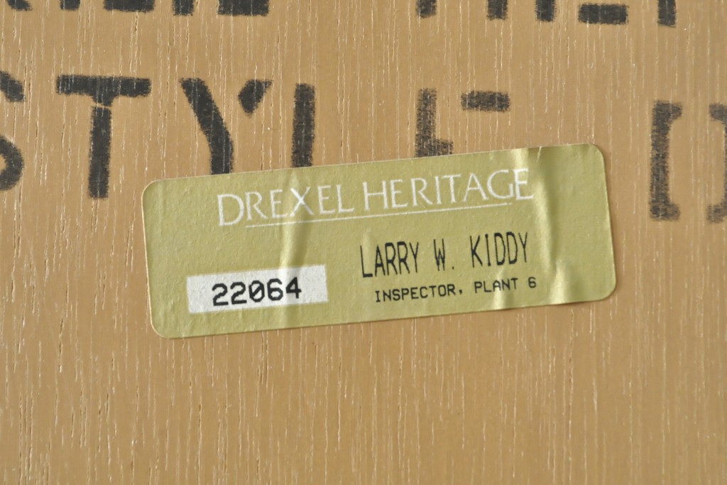 中古　美品　DREXEL HERITAGE(ドレクセルヘリテイジ)　Grand Villa(グランドヴィラ)　高級感ある佇まいが目を引くキュリオユニット(キュリオケース、キャビネット、飾り棚、陳列棚)(R-055005)