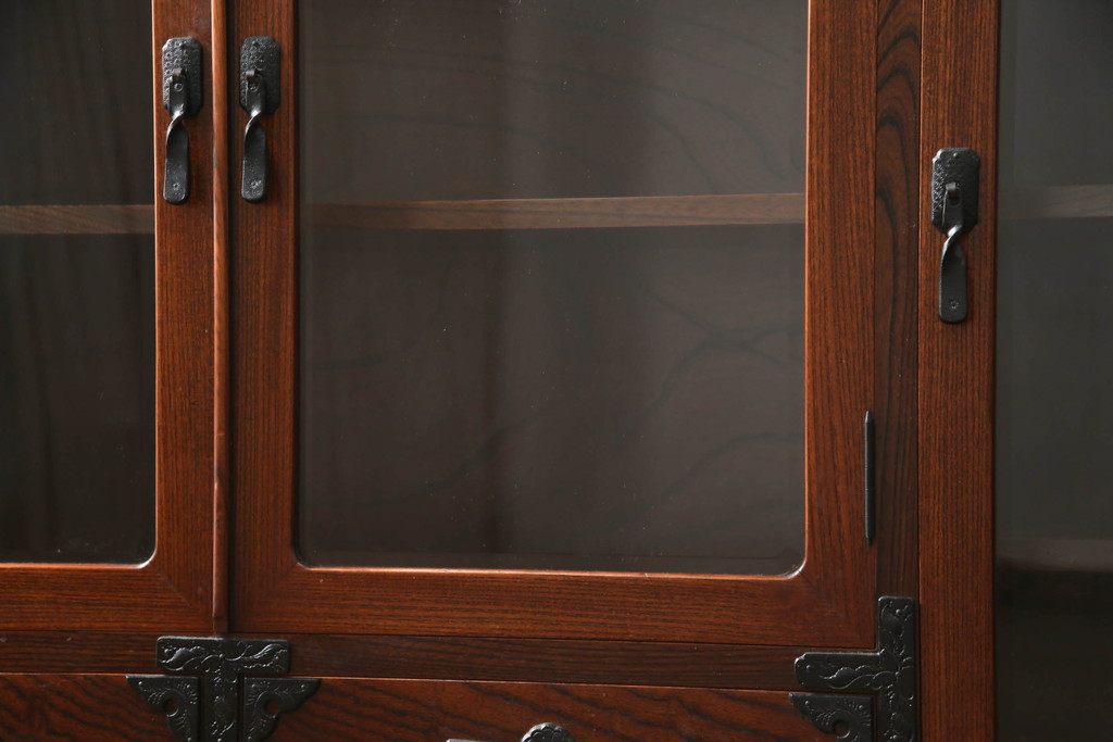 中古　伝統民芸家具　岩谷堂箪笥　金具の細やかなデザインが美しいサイドボード(収納棚、戸棚、飾り棚、食器棚、サイドキャビネット)(R-073298)