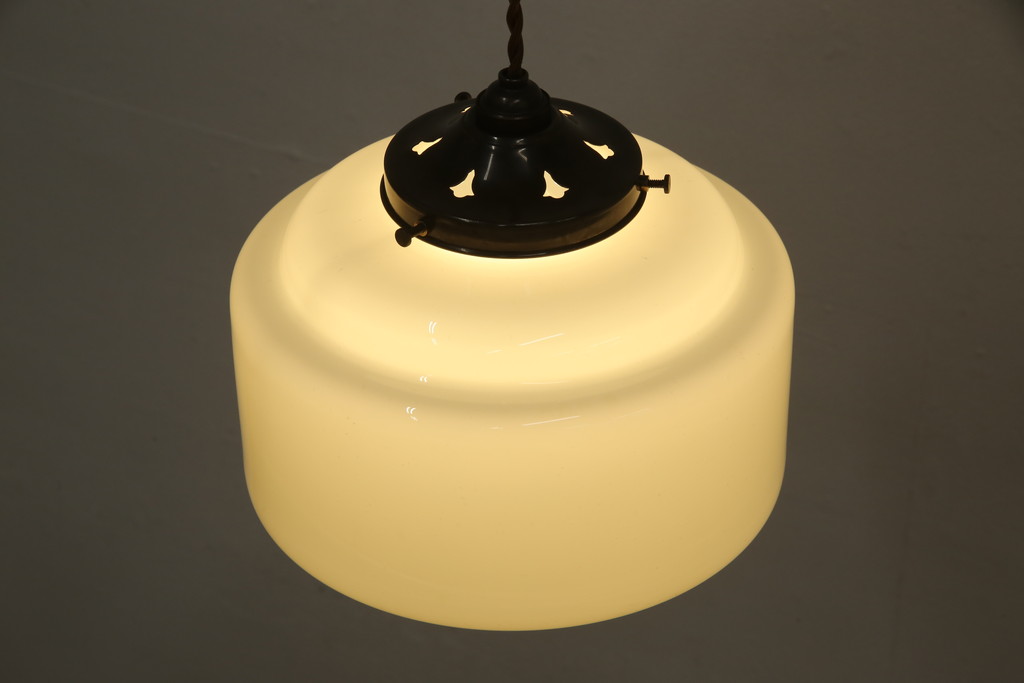 アンティーク照明　シンプルなデザインながら大正ロマンの雰囲気を感じる吊り下げ照明(ペンダントライト、天井照明)(R-059785)