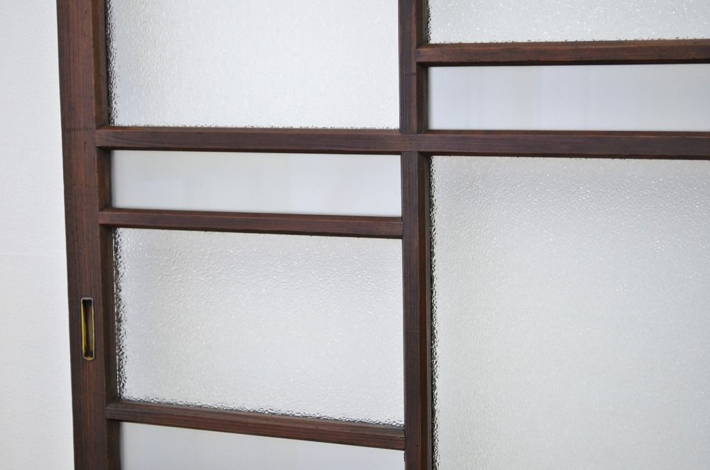 素敵なデザイン!幅の狭い変わり型ガラス戸2枚