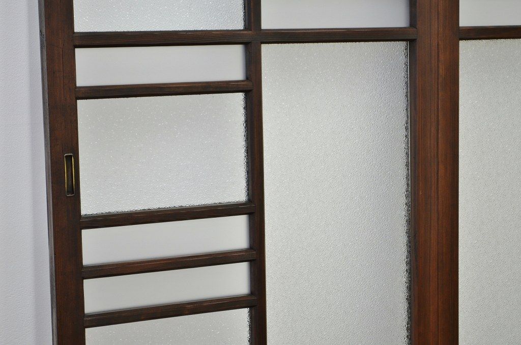 素敵なデザイン!幅の狭い変わり型ガラス戸2枚