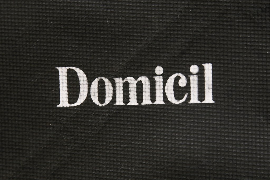 中古美品　IDC大塚家具　高級ブランド　Domicil(ドミシール)　本革が高級感溢れる3人掛けソファ(定価約55万円)(三人掛けソファ、3P)(R-052585)