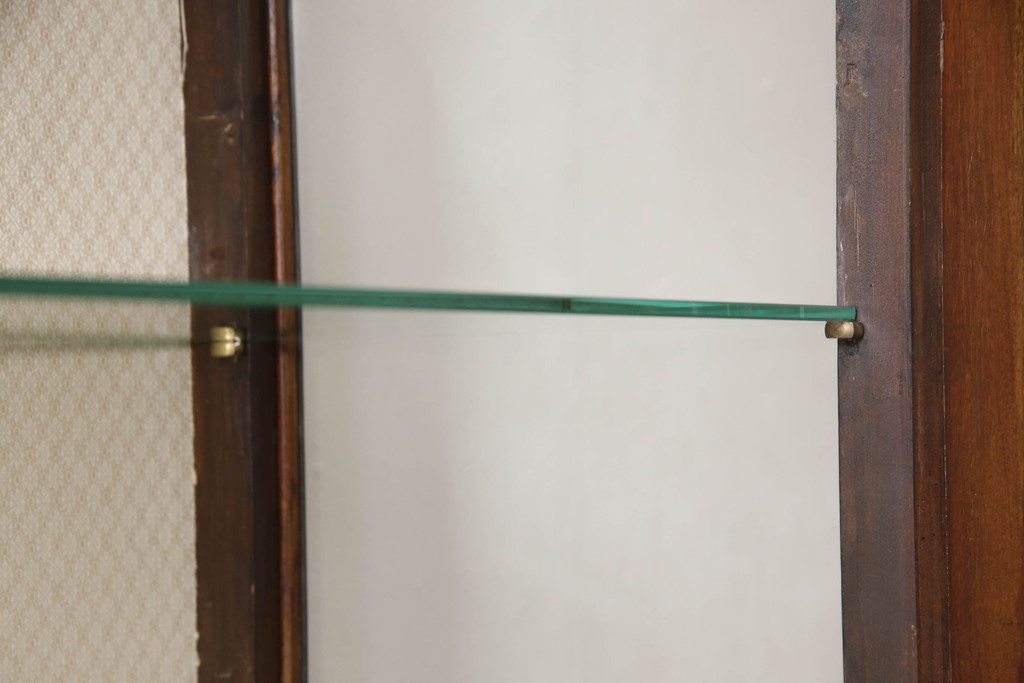 イギリスアンティーク　マホガニー材　気品が感じられるエレガントな猫脚キャビネット(飾り棚、キュリオケース、陳列棚)(R-051605)