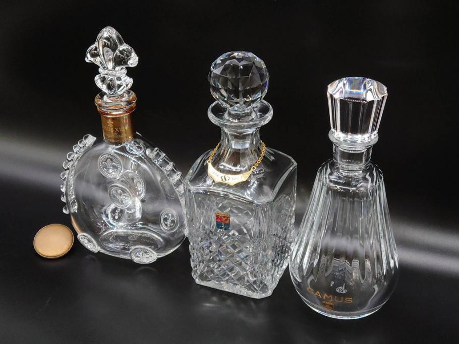 フランス　Baccarat　バカラ　REMY MARTIN(レミーマルタン ルイ13世)　CAMUS(カミュ)　高級感漂うデキャンタ3点セット(空ボトル、空き瓶、空瓶、デカンタ、酒器、飾りボトル、フルレッドクリスタルガラス、ディスプレイ、硝子)(R-079142)