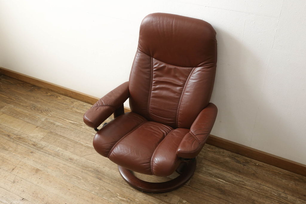 中古　美品　本革　EKORNES(エコーネス)　コンサルシリーズ　クラシック　Mサイズ　オットマン付きストレスレスチェア(レザー、リクライニングチェア、一人掛けソファ、アームチェア)(定価約23万円)(R-058742)