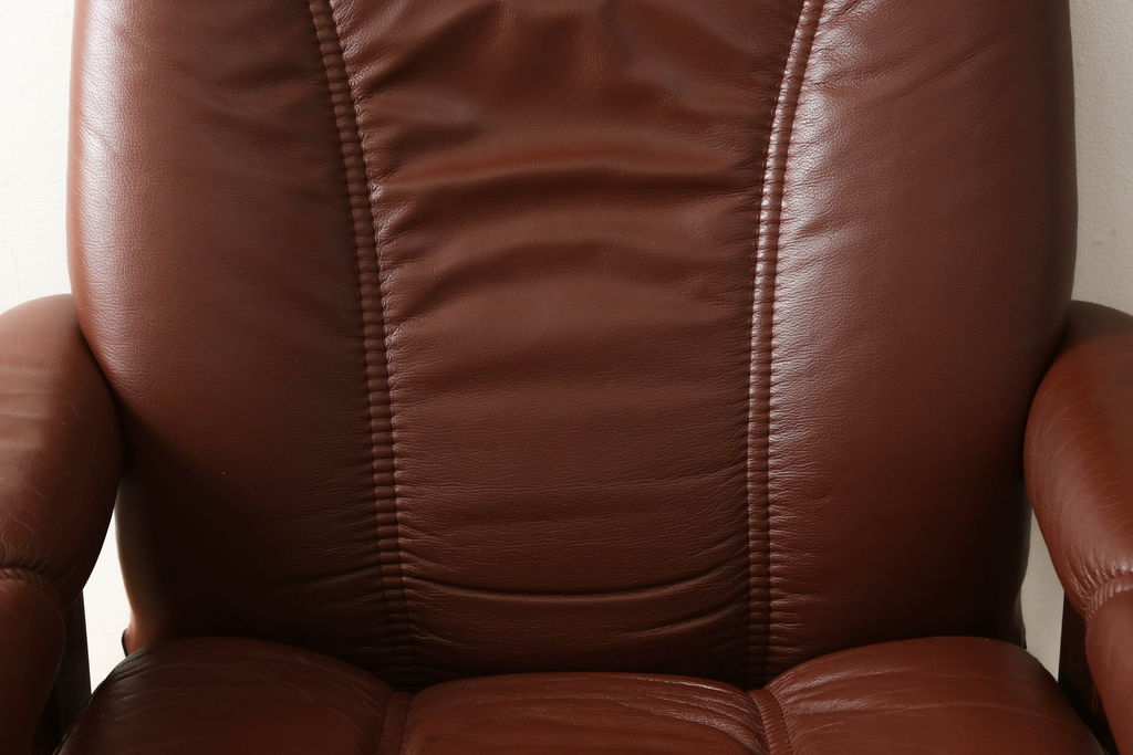 中古　美品　本革　EKORNES(エコーネス)　コンサルシリーズ　クラシック　Mサイズ　オットマン付きストレスレスチェア(レザー、リクライニングチェア、一人掛けソファ、アームチェア)(定価約23万円)(R-058742)