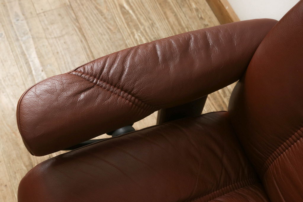 中古　美品　本革　EKORNES(エコーネス)　コンサルシリーズ　クラシック　Mサイズ　オットマン付きストレスレスチェア(レザー、リクライニングチェア、一人掛けソファ、アームチェア)(定価約23万円)(R-058742)